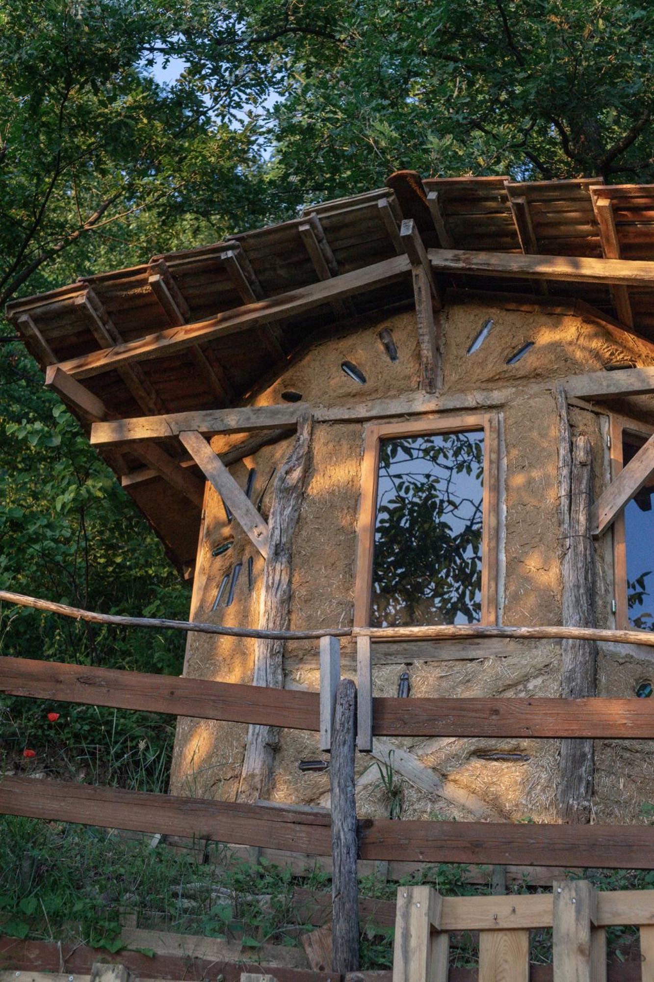 The House In The Village Pellumbas エクステリア 写真