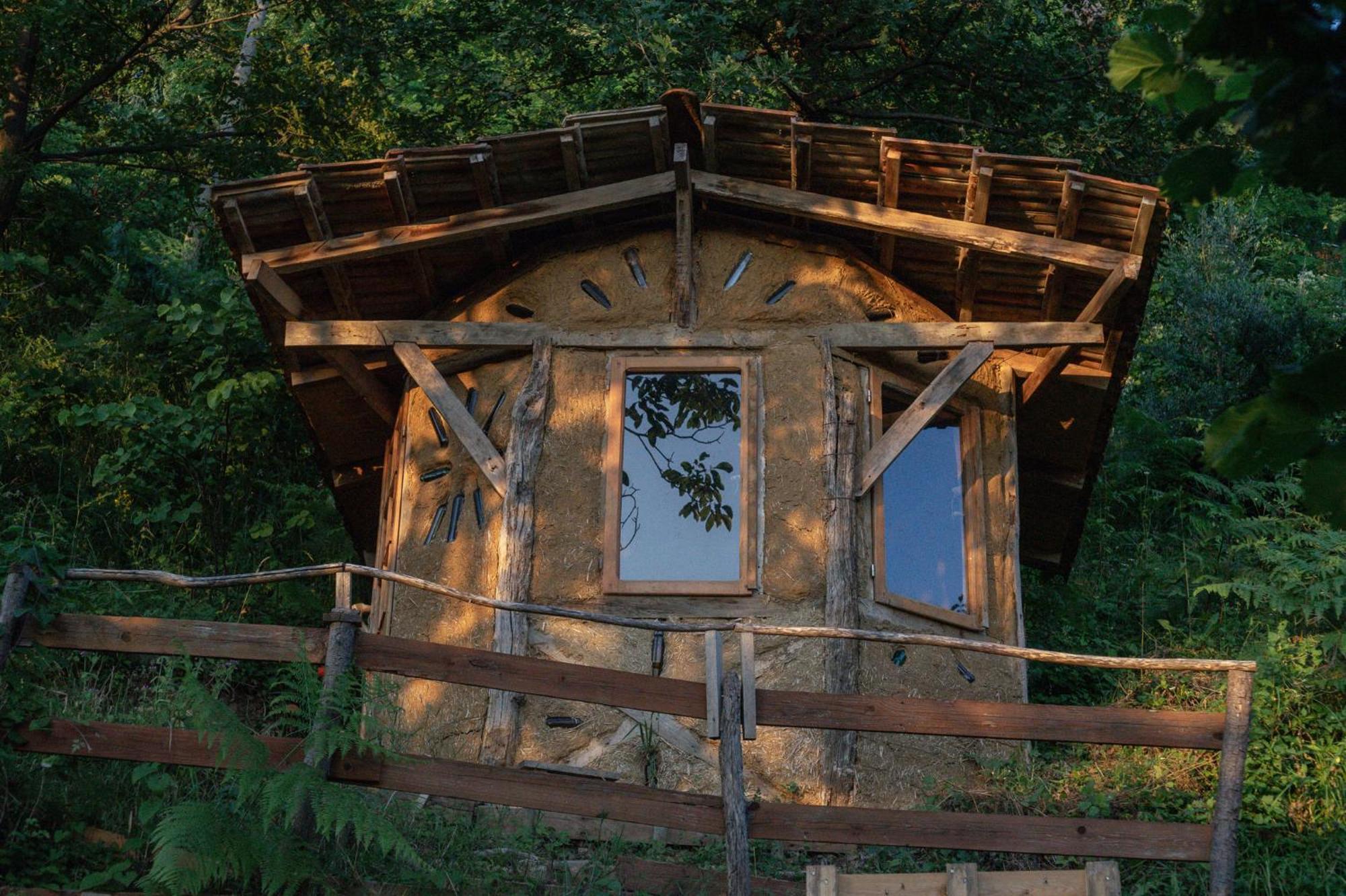 The House In The Village Pellumbas エクステリア 写真